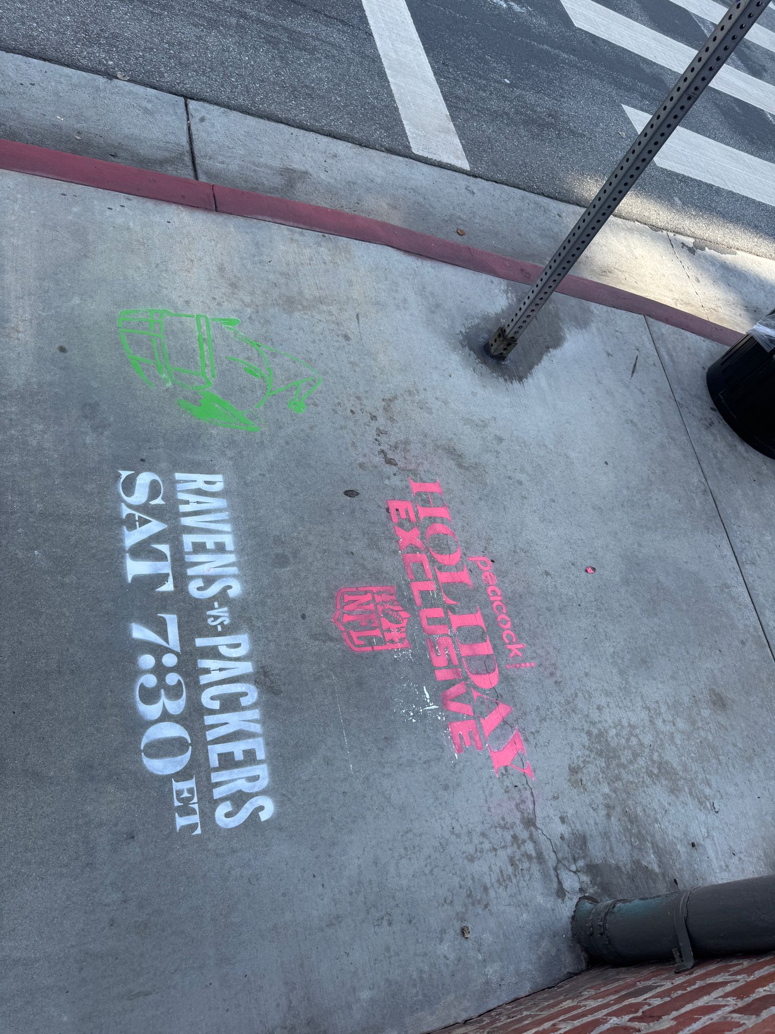 Stencil 6.4 Arts District Urth Cafe